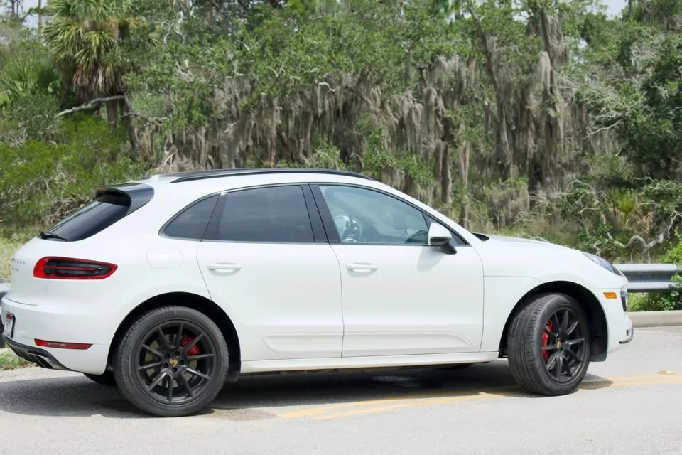 2015 Porsche Macan Turbo - Image 16 of 20