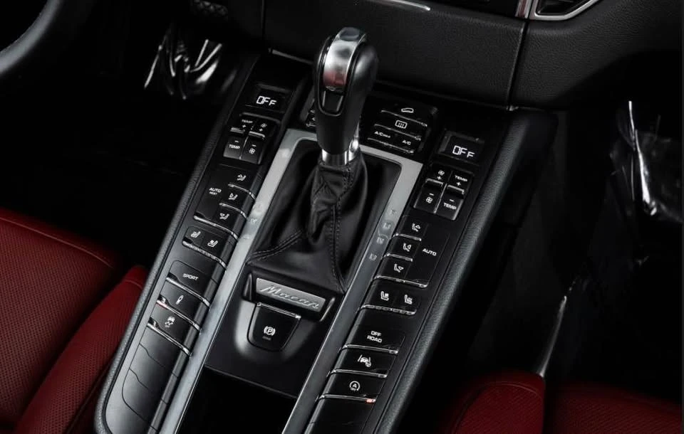 2015 Porsche Macan Turbo - Image 7 of 14