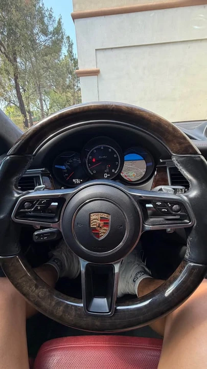 2015 Porsche Macan Turbo - Image 18 of 20