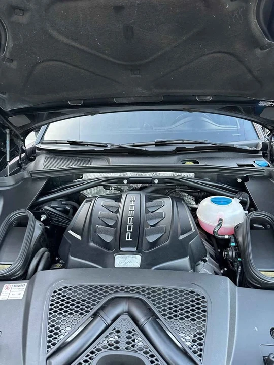 2015 Porsche Macan Turbo - Image 8 of 14