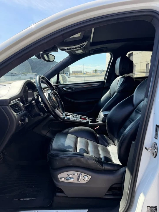 2015 Porsche Macan Turbo - Image 10 of 13