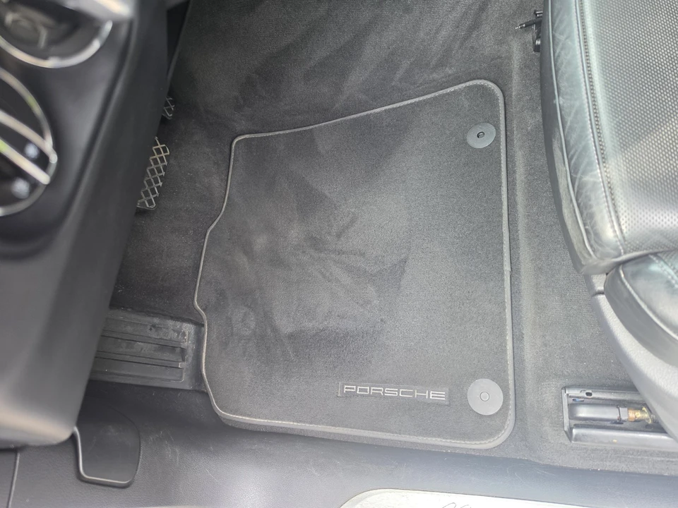 2015 Porsche Macan Turbo - Image 16 of 20