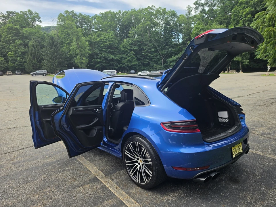 2015 Porsche Macan Turbo - Image 9 of 20
