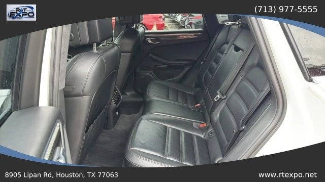 2015 Porsche Macan Turbo - Image 26 of 31