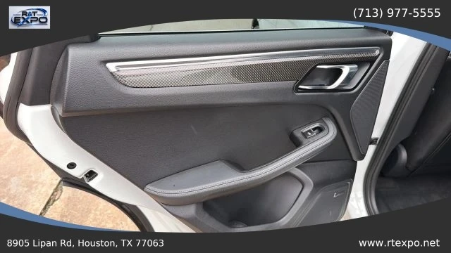 2015 Porsche Macan Turbo - Image 29 of 31