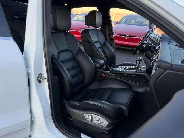 2015 Porsche Macan Turbo - Image 10 of 21