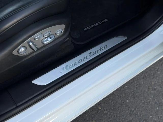 2015 Porsche Macan Turbo - Image 13 of 21