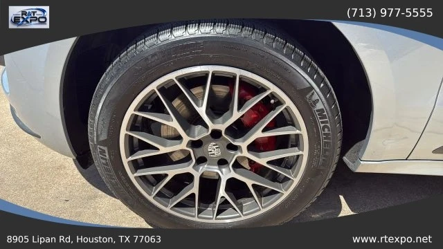 2015 Porsche Macan Turbo - Image 16 of 31