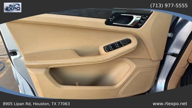 2015 Porsche Macan Turbo - Image 21 of 31