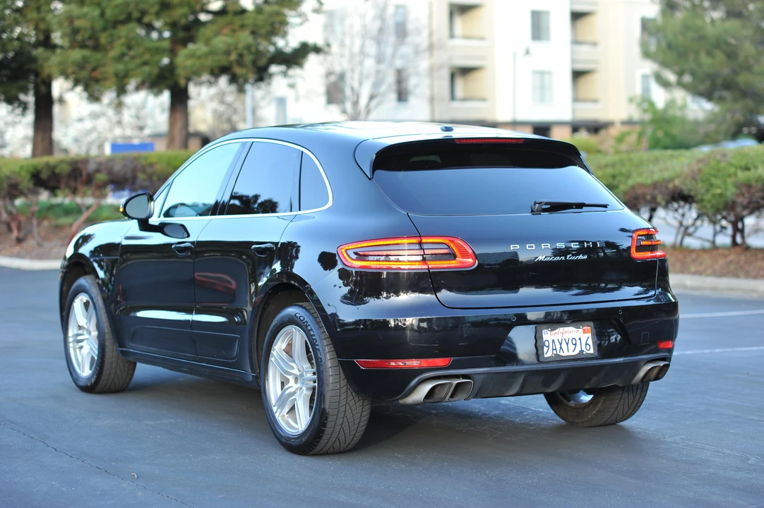 2015 Porsche Macan Turbo - Image 12 of 21