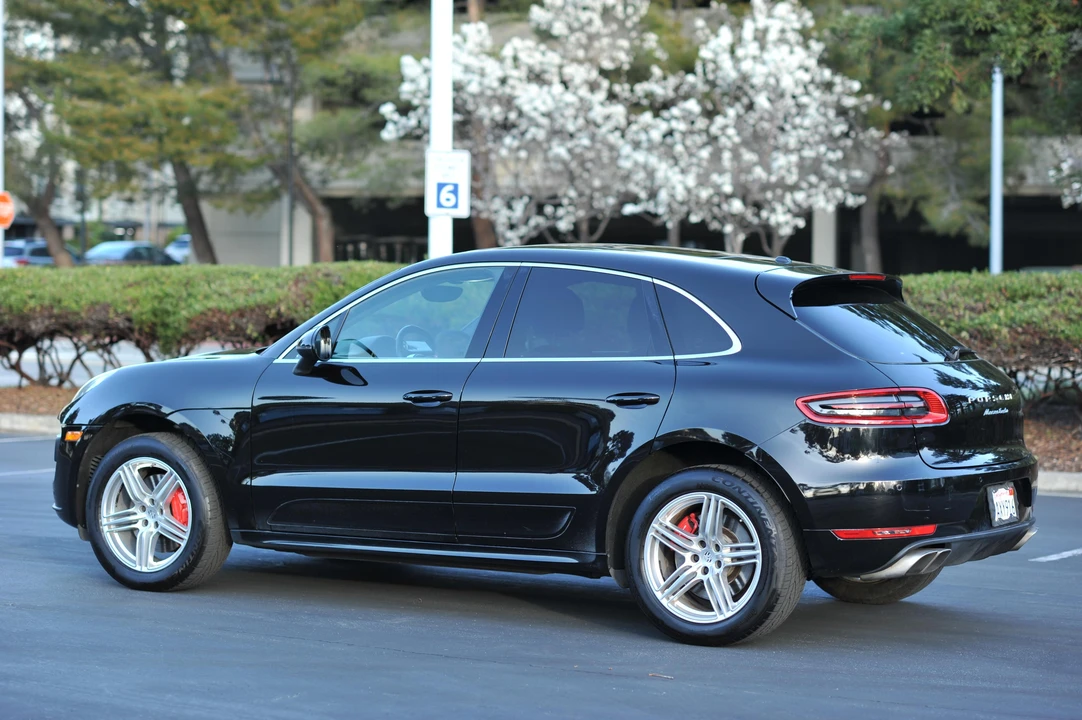 2015 Porsche Macan Turbo - Image 10 of 21