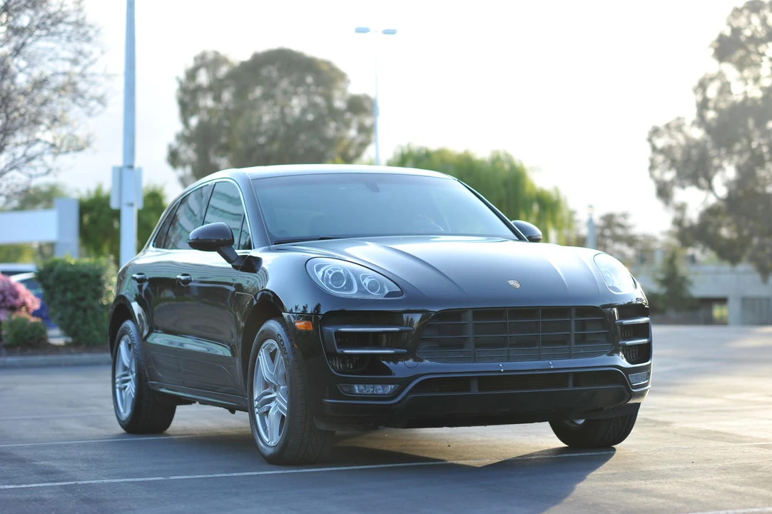 2015 Porsche Macan Turbo - Image 18 of 21