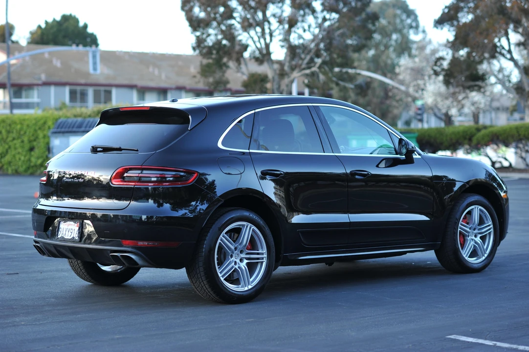 2015 Porsche Macan Turbo - Image 15 of 21