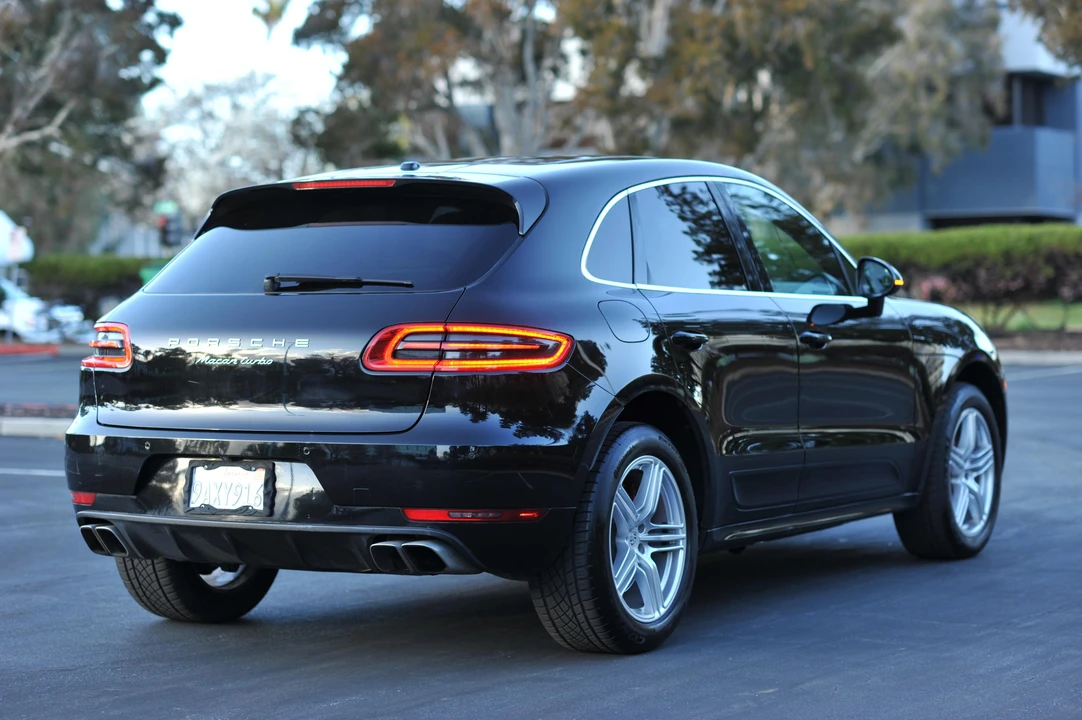2015 Porsche Macan Turbo - Image 14 of 21