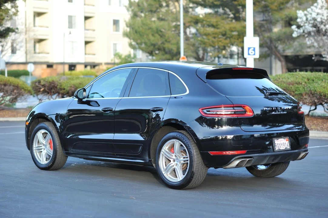 2015 Porsche Macan Turbo - Image 11 of 21