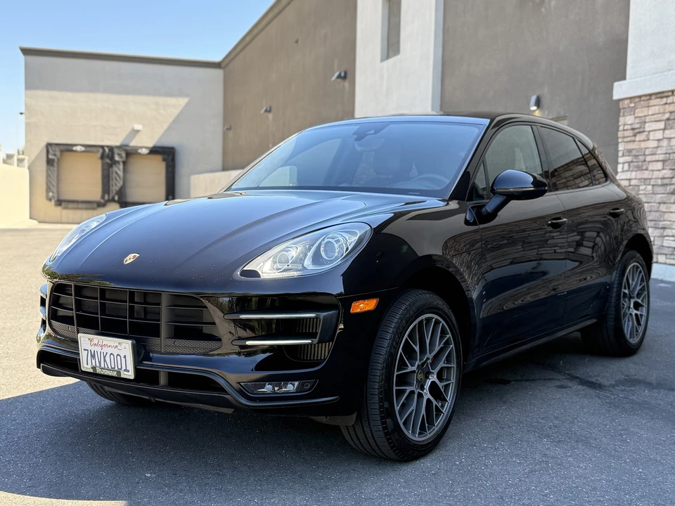 2015 Porsche Macan Turbo - Image 2 of 31