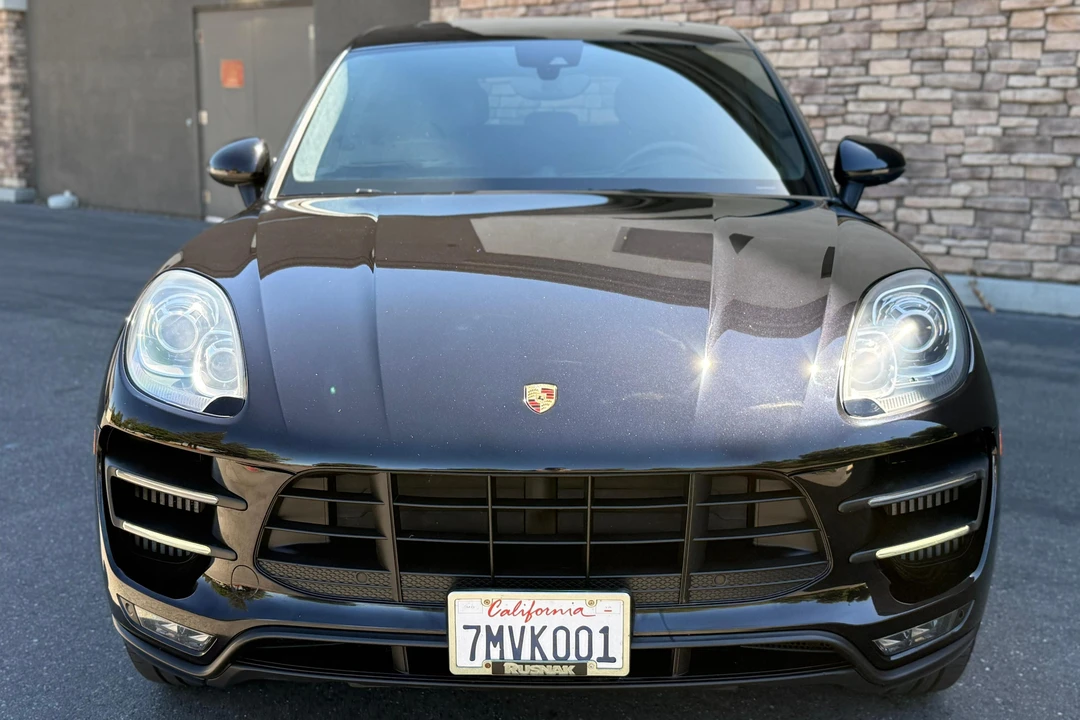 2015 Porsche Macan Turbo - Image 2 of 31