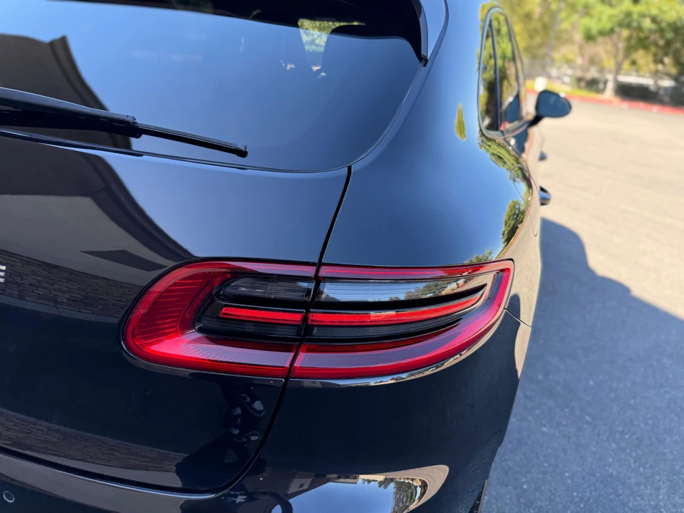 2015 Porsche Macan Turbo - Image 26 of 31