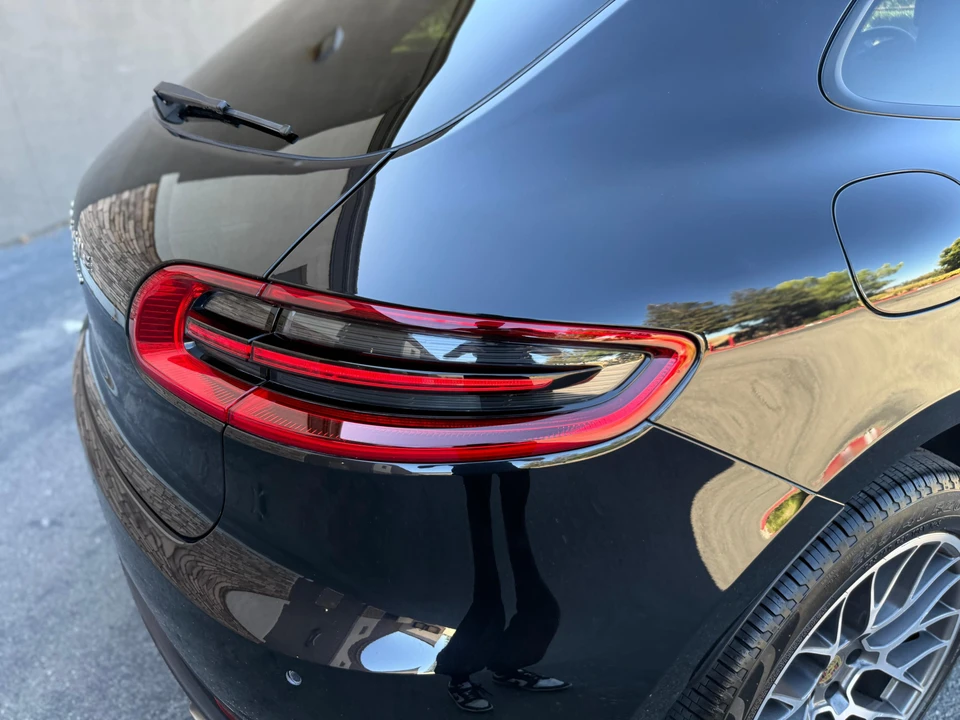 2015 Porsche Macan Turbo - Image 28 of 31