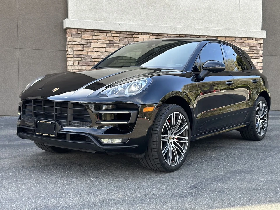 2015 Porsche Macan Turbo - Image 2 of 31