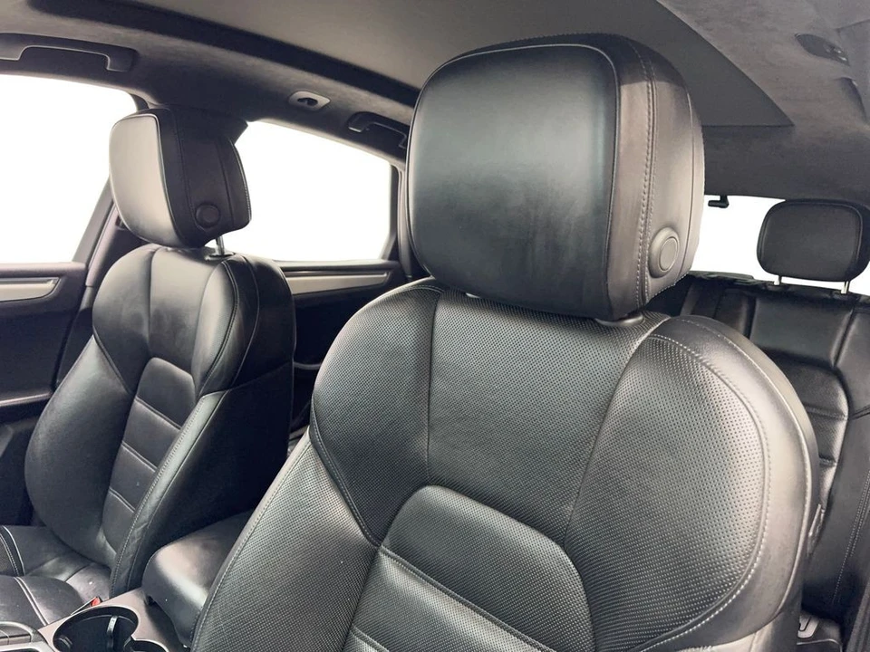2015 Porsche Macan Turbo - Image 26 of 31