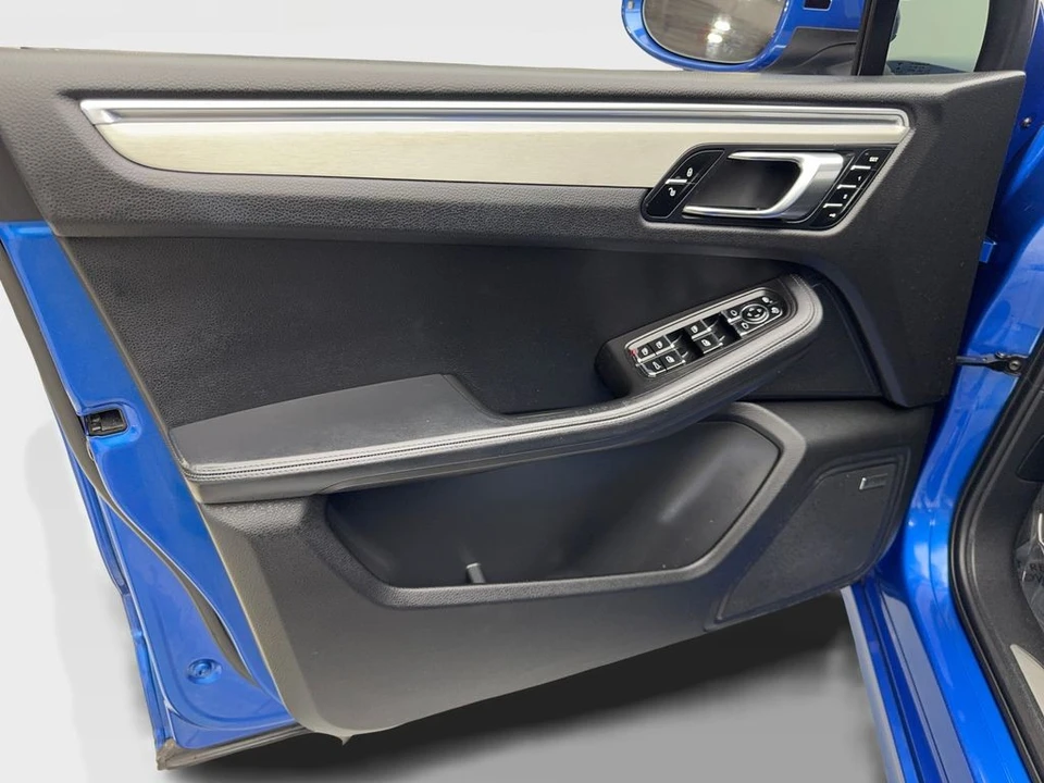 2015 Porsche Macan Turbo - Image 30 of 31