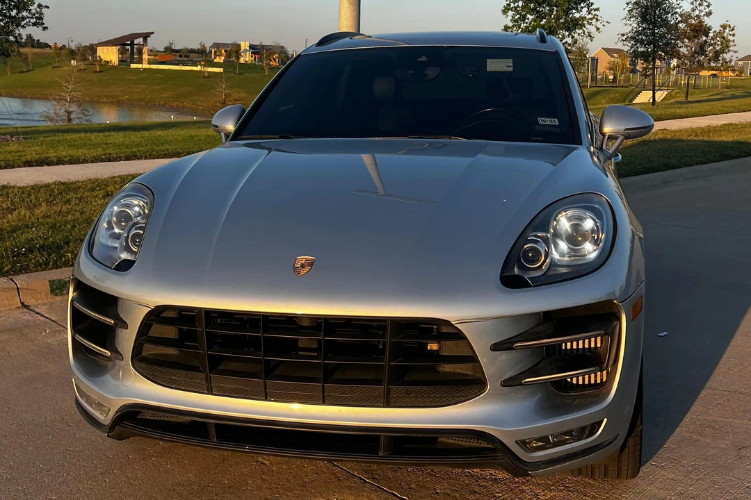 2015 Porsche Macan Turbo - Image 2 of 31