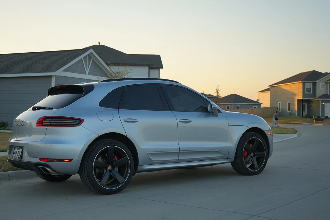 2015 Porsche Macan Turbo - Image 16 of 31