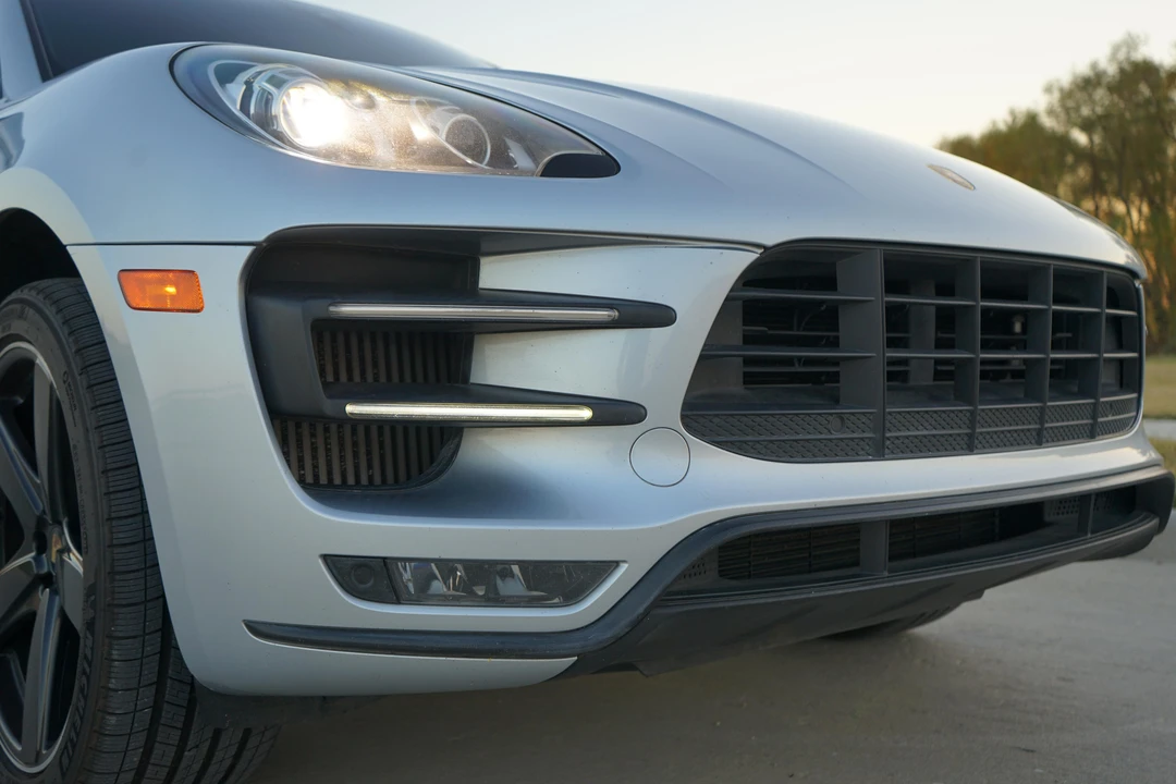 2015 Porsche Macan Turbo - Image 24 of 31