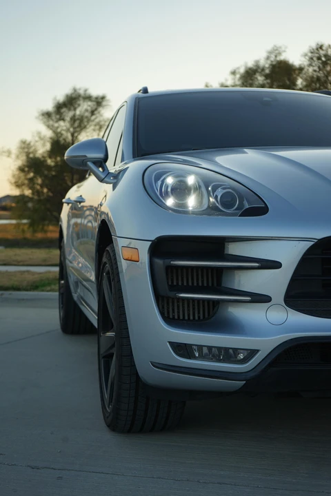 2015 Porsche Macan Turbo - Image 25 of 31