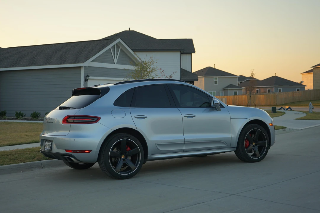 2015 Porsche Macan Turbo - Image 17 of 31
