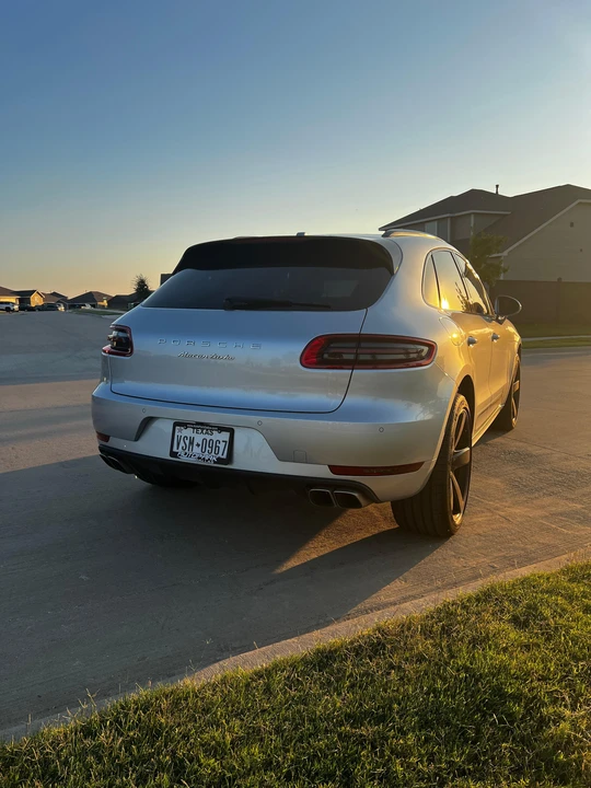 2015 Porsche Macan Turbo - Image 15 of 31