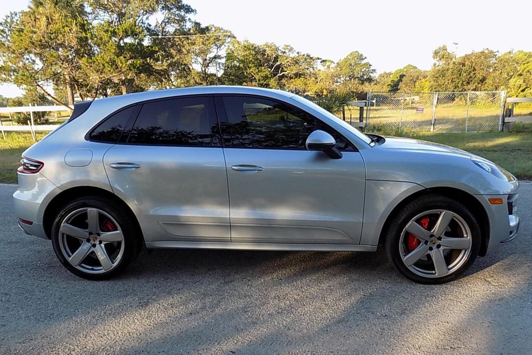 2015 Porsche Macan Turbo - Image 6 of 10