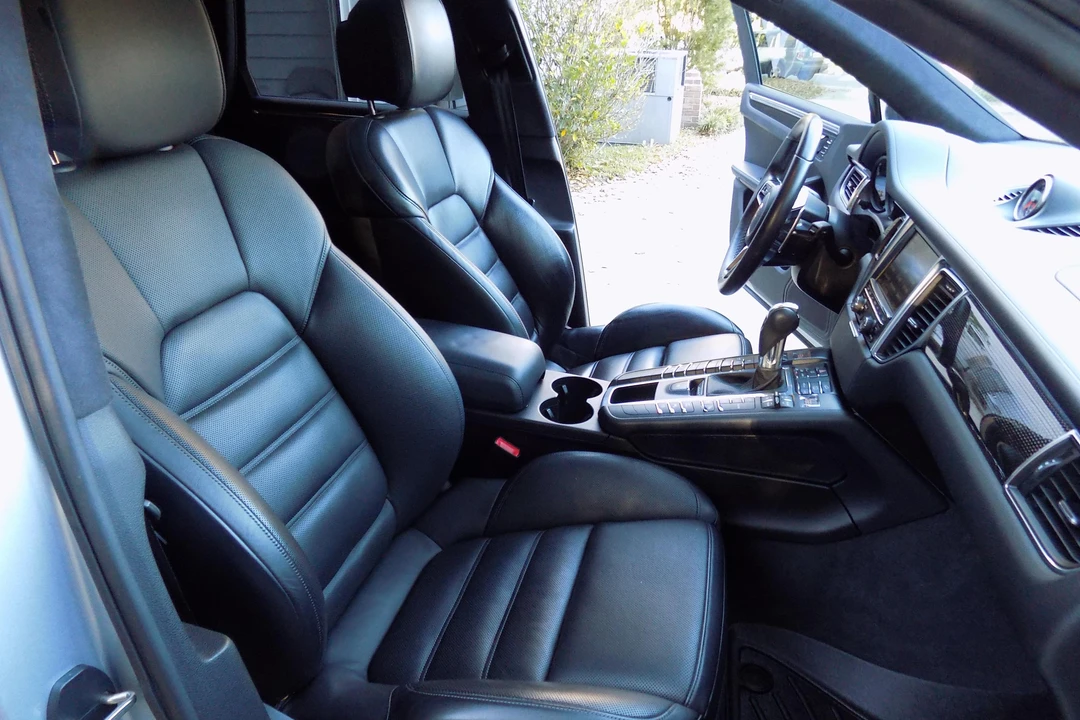 2015 Porsche Macan Turbo - Image 9 of 10