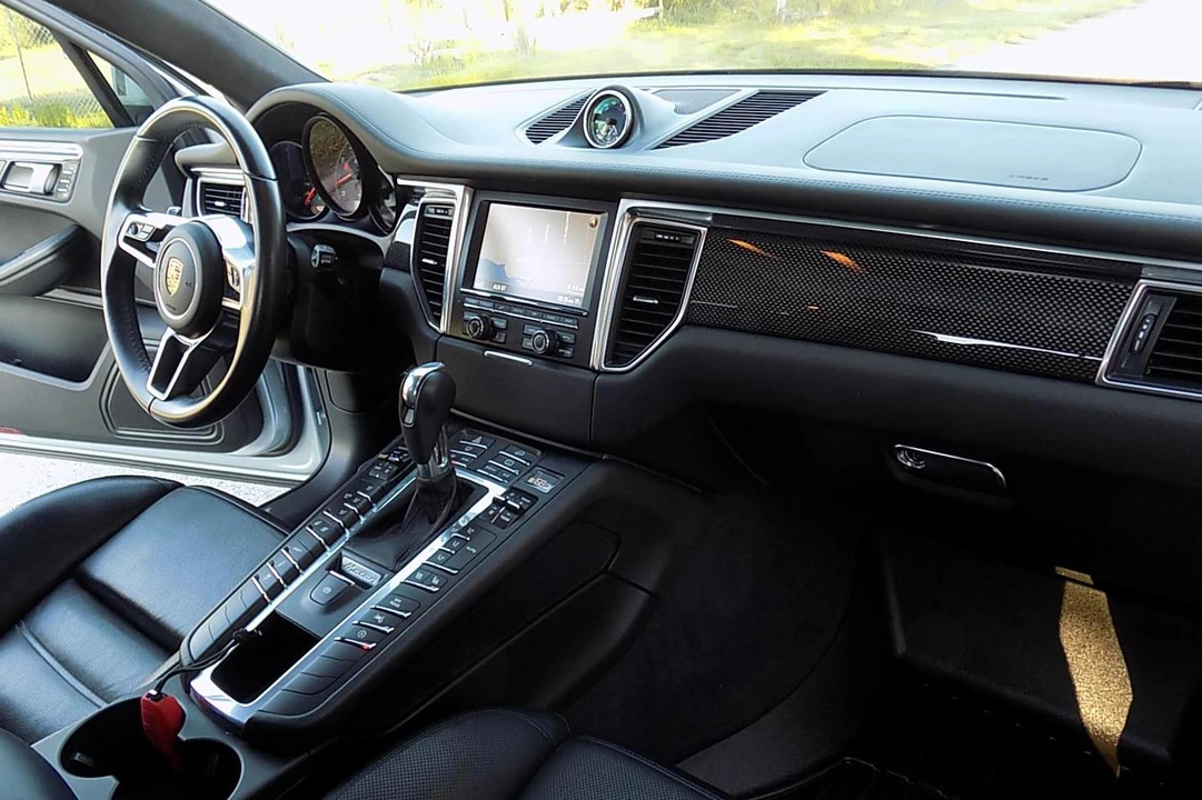 2015 Porsche Macan Turbo - Image 8 of 10