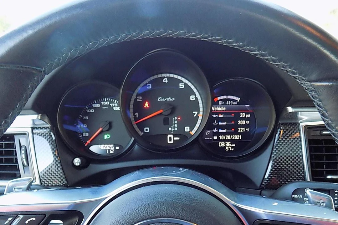 2015 Porsche Macan Turbo - Image 10 of 10