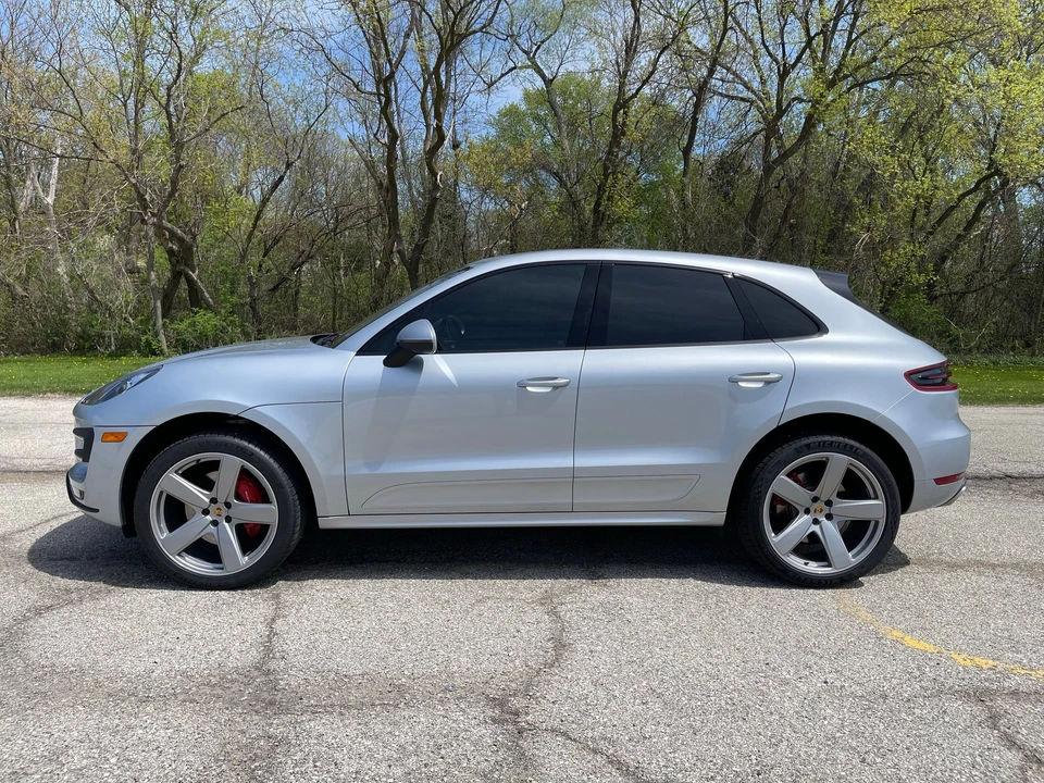 2015 Porsche Macan Turbo - Image 2 of 31