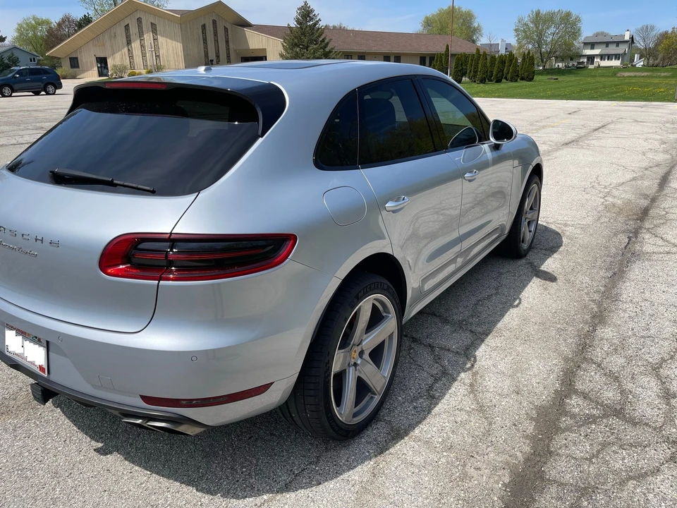 2015 Porsche Macan Turbo - Image 12 of 31