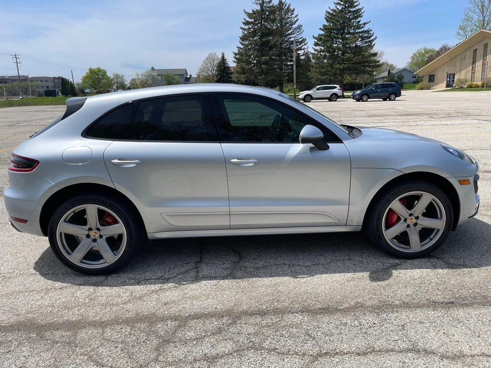 2015 Porsche Macan Turbo - Image 15 of 31