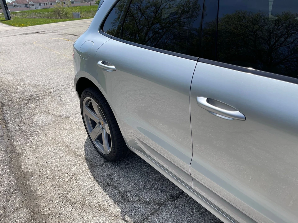 2015 Porsche Macan Turbo - Image 16 of 31
