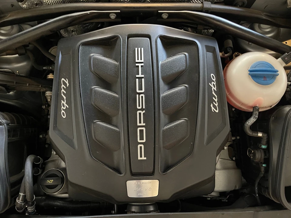 2015 Porsche Macan Turbo - Image 30 of 31