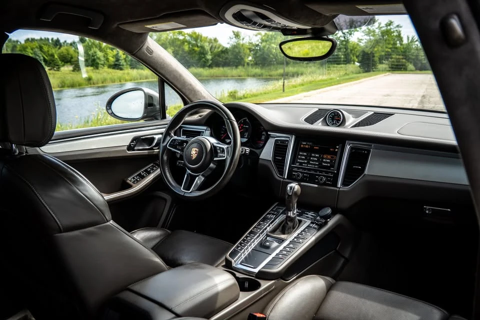 2015 Porsche Macan Turbo - Image 6 of 13