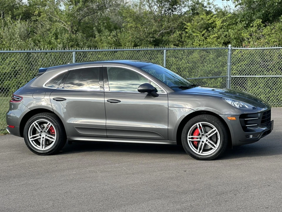 2015 Porsche Macan Turbo - Image 30 of 31