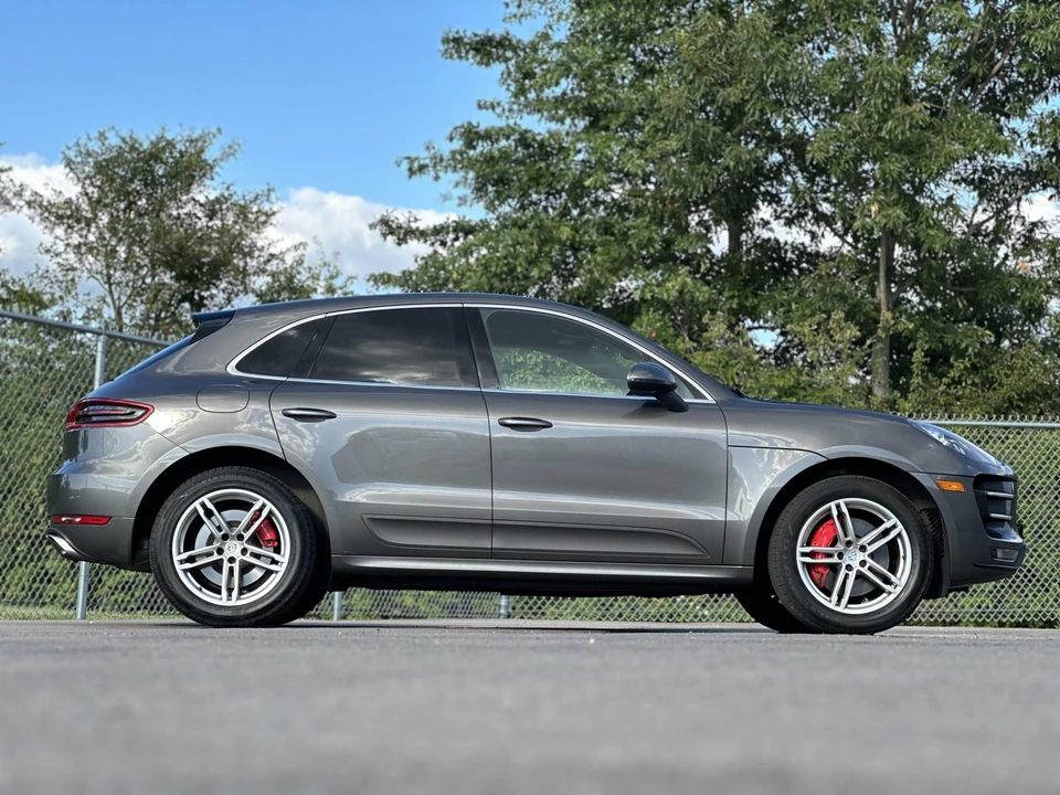 2015 Porsche Macan Turbo - Image 26 of 31