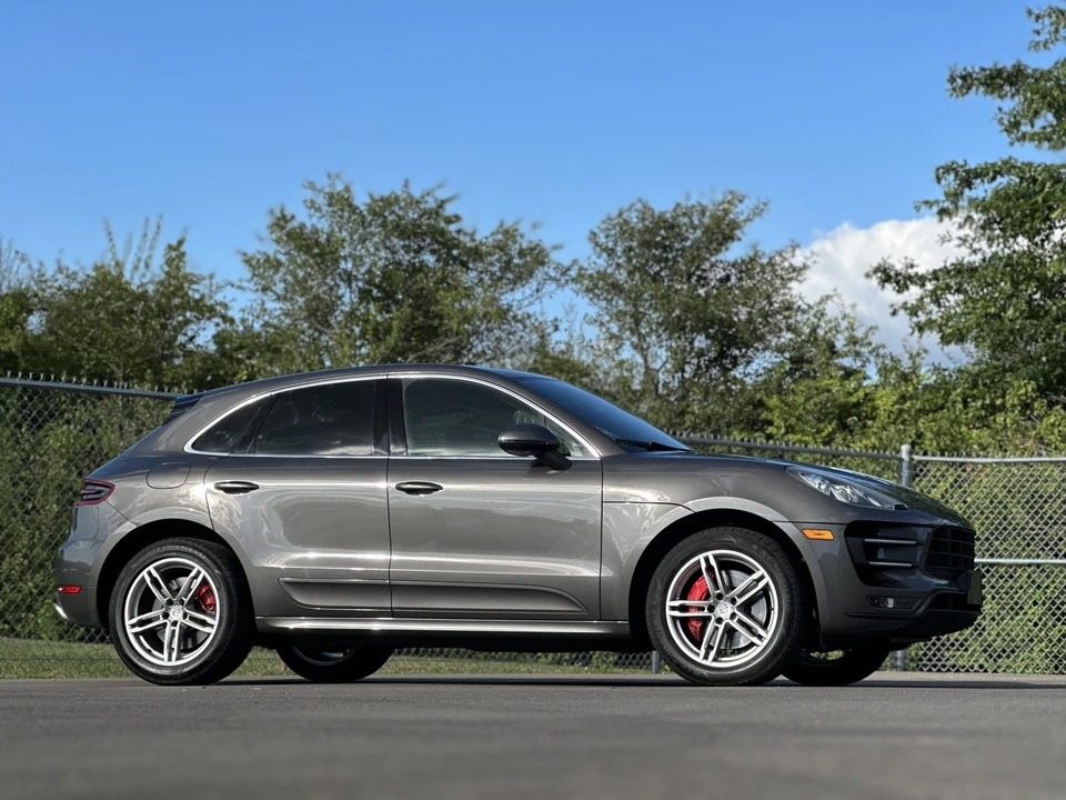 2015 Porsche Macan Turbo - Image 28 of 31