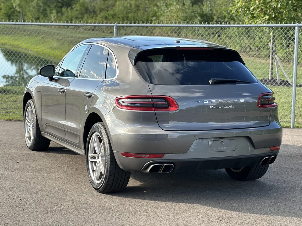 2015 Porsche Macan Turbo - Image 16 of 31