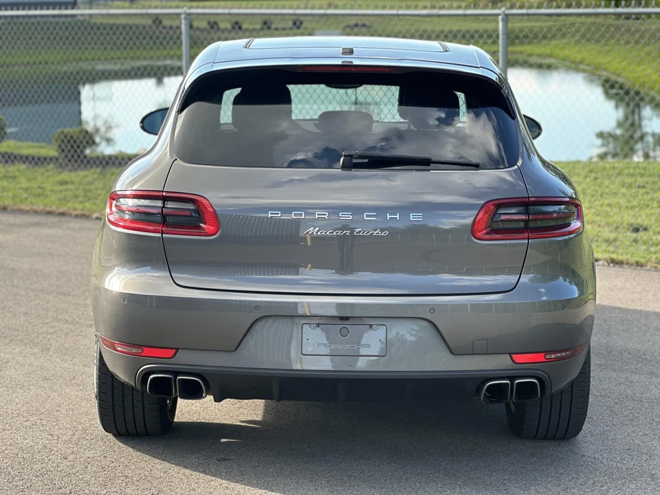 2015 Porsche Macan Turbo - Image 18 of 31