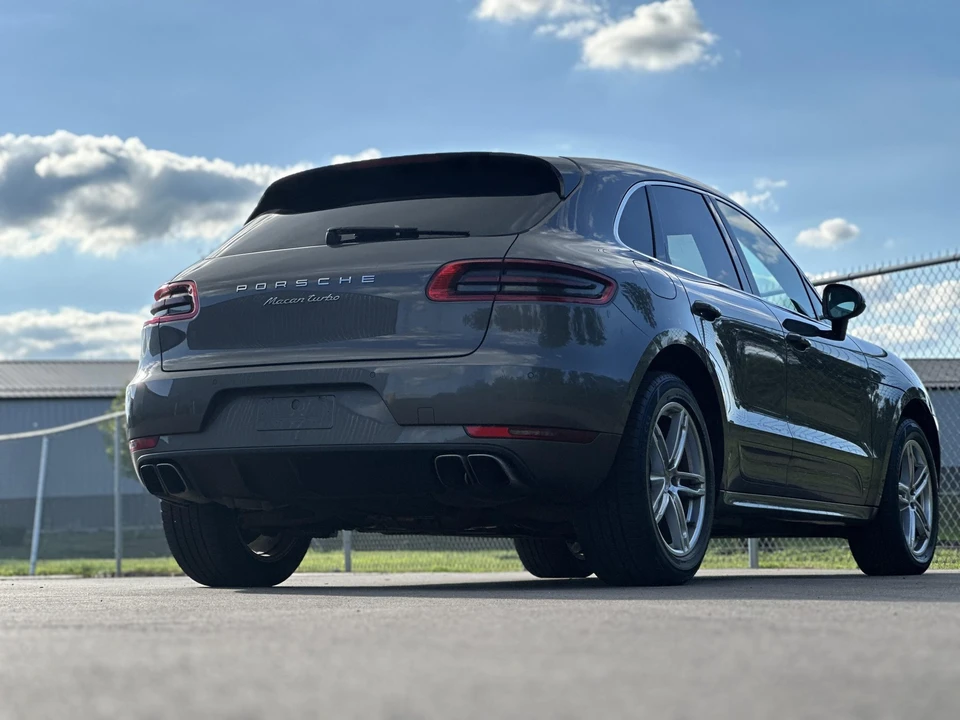2015 Porsche Macan Turbo - Image 21 of 31