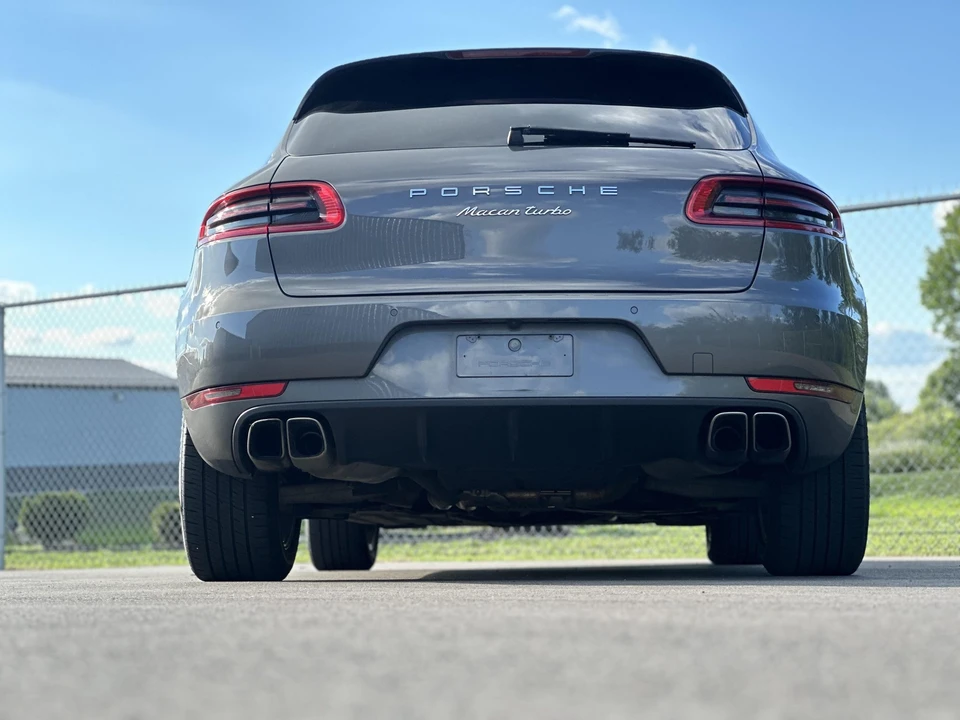 2015 Porsche Macan Turbo - Image 17 of 31