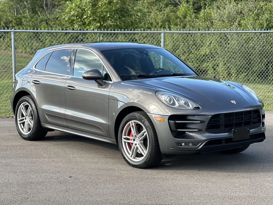 2015 Porsche Macan Turbo - Image 24 of 31